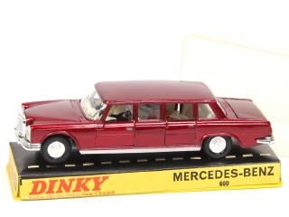 Lot 426 - DINKY TOYS (GB) (1)