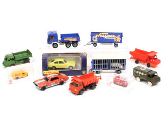 Lot 304 - DIVERS (11)