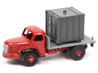 Lot 445 - DINKY TOYS (FRANCE) (1)