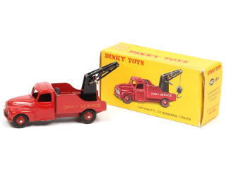 Lot 453 - DINKY TOYS (FRANCE) (1)