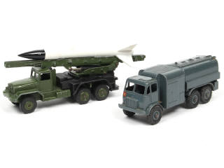 Lot 402 - DINKY TOYS (GB) (2)