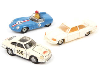 Lot 175 - DIVERS (3)