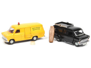 Lot 414 - DINKY TOYS (GB) (2)