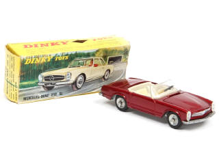 Lot 397 - DINKY TOYS (FRANCE) (1)