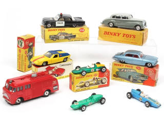 Lot 262 - DINKY TOYS (GB) (8)