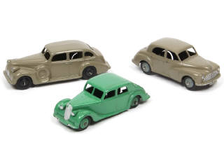 Lot 242 - DINKY TOYS (GB) (3)