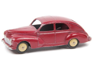 Lot 589 - DINKY TOYS (FRANCE) (1)
