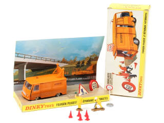 Lot 708 - DINKY TOYS (FRANCE) (1)