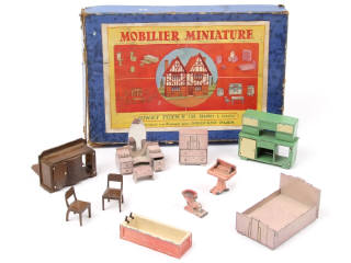 Lot 582 - DINKY TOYS (FRANCE) (1)