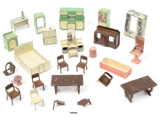 Lot 583 - DINKY TOYS (FRANCE) (26)