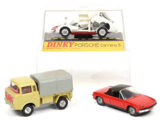 Lot 405 - DIVERS (3)