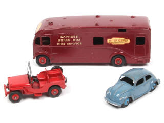 Lot 400 - DINKY TOYS (GB) (3)