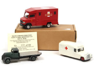 Lot 442 - DINKY TOYS (GB) (3)