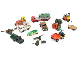Lot 435 - DINKY TOYS (GB) (13)