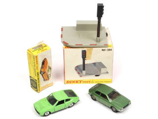 Lot 502 - DINKY TOYS (FRANCE) (3)