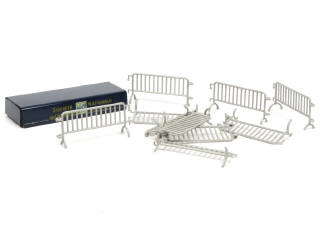 Lot 447 - DINKY TOYS (FRANCE) (11)