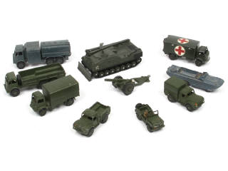Lot 424 - DINKY TOYS (GB) (10)
