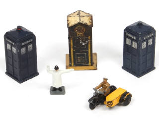 Lot 422 - DINKY TOYS (GB) (5)