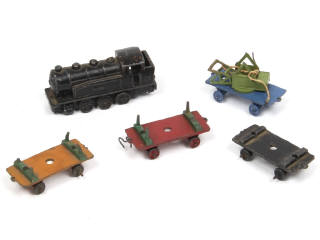 Lot 454 - DINKY TOYS (FRANCE) (5)