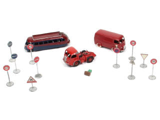 Lot 573 - DINKY TOYS (FRANCE) (16)