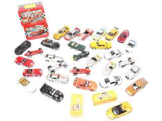 Lot 141 - DIVERS (34)