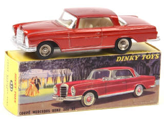 Lot 454 - DINKY TOYS (FRANCE) (1)