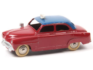 Lot 376 - DINKY TOYS (FRANCE) (1)