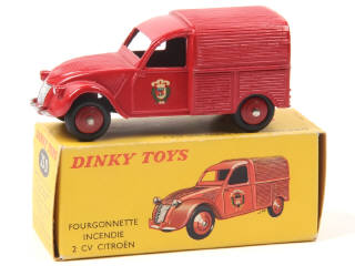 Lot 435 - DINKY TOYS (FRANCE) (1)