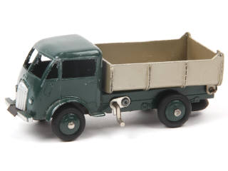 Lot 470 - DINKY TOYS (FRANCE) (1)