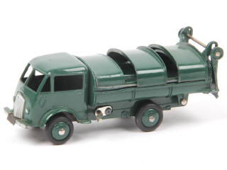 Lot 479 - DINKY TOYS (FRANCE) (1)