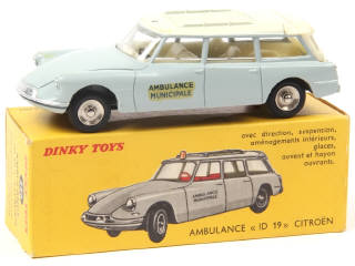 Lot 432 - DINKY TOYS (FRANCE) (1)