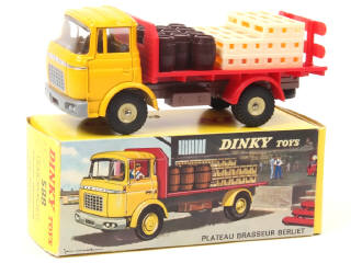 Lot 509 - DINKY TOYS (FRANCE) (1)