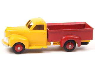 Lot 475 - DINKY TOYS (FRANCE) (1)