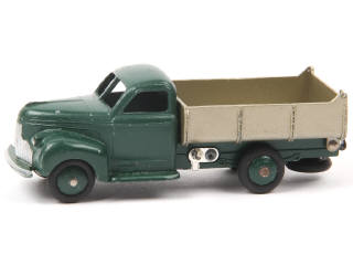 Lot 472 - DINKY TOYS (FRANCE) (1)