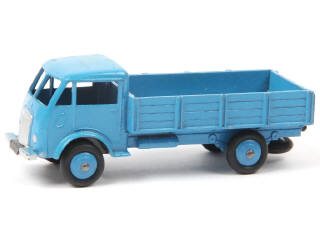 Lot 468 - DINKY TOYS (FRANCE) (1)