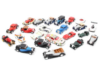 Lot 219 - DIVERS (23)