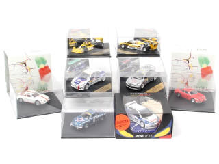 Lot 303 - DIVERS (8)