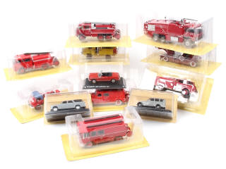 Lot 182 - DIVERS (12)