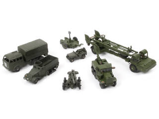 Lot 471 - DINKY TOYS (7)