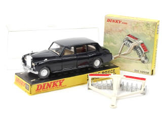 Lot 464 - DINKY TOYS (GB) (1)