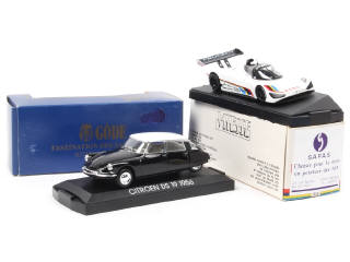 Lot 273 - DIVERS (2)