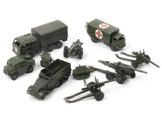 Lot 472 - DINKY TOYS (10)