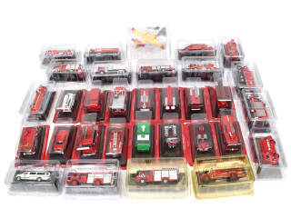 Lot 229 - DIVERS (32)