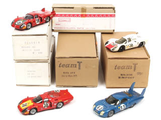 Lot 128 - DIVERS (5)