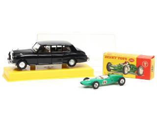 Lot 327 - DINKY TOYS (GB) (2)
