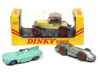 Lot 328 - DINKY TOYS (GB) (3)