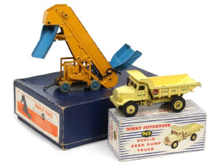 Lot 329 - DINKY TOYS (GB) (2)