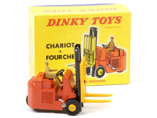 Lot 295 - DINKY TOYS (FRANCE) (1)