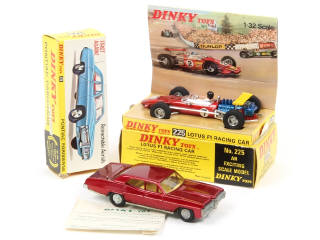 Lot 141 - DINKY TOYS (GB) (2)