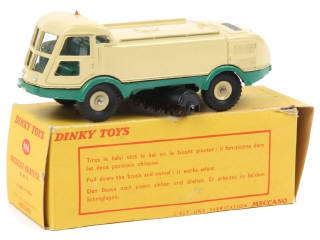Lot 293 - DINKY TOYS (FRANCE) (1)